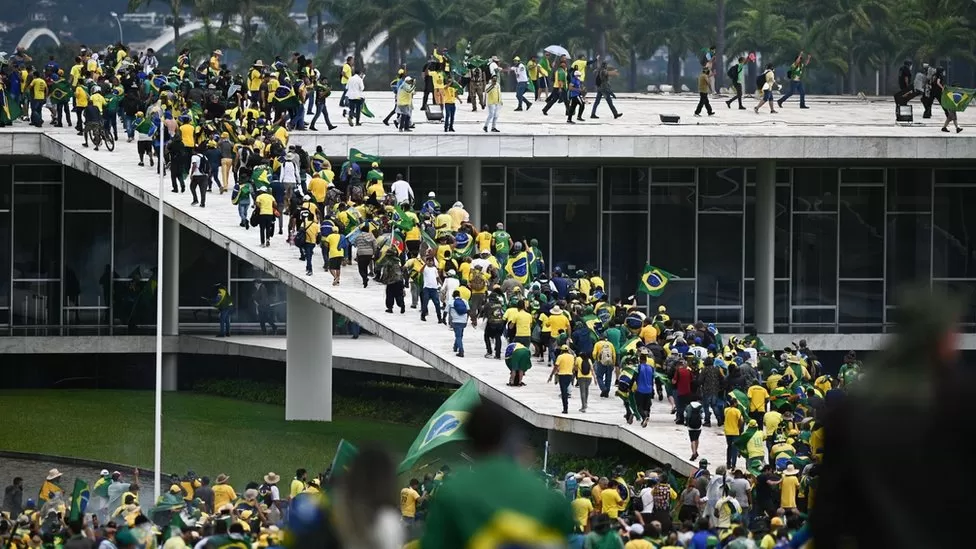 simpatizantes-del-expresidente-bolsonaro-toman-la-sede-del-congreso-de-brasil